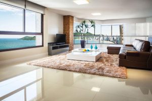 piso de porcelanato em sala