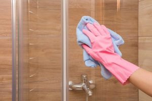 como-limpar-box-de-banheiro-600x400