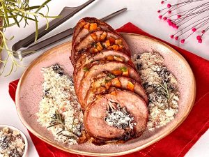 Receita de Lagarto Assado Recheado com Bacon e Farofa