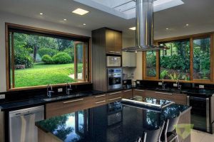 cozinha em L com janela sobre a pia (1)