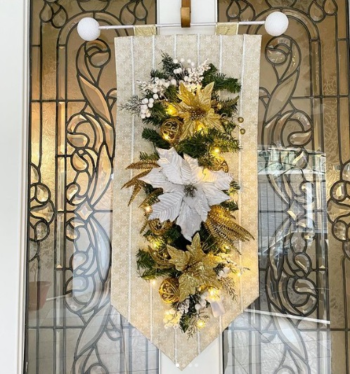 bandeirinha natalina na porta de entrada