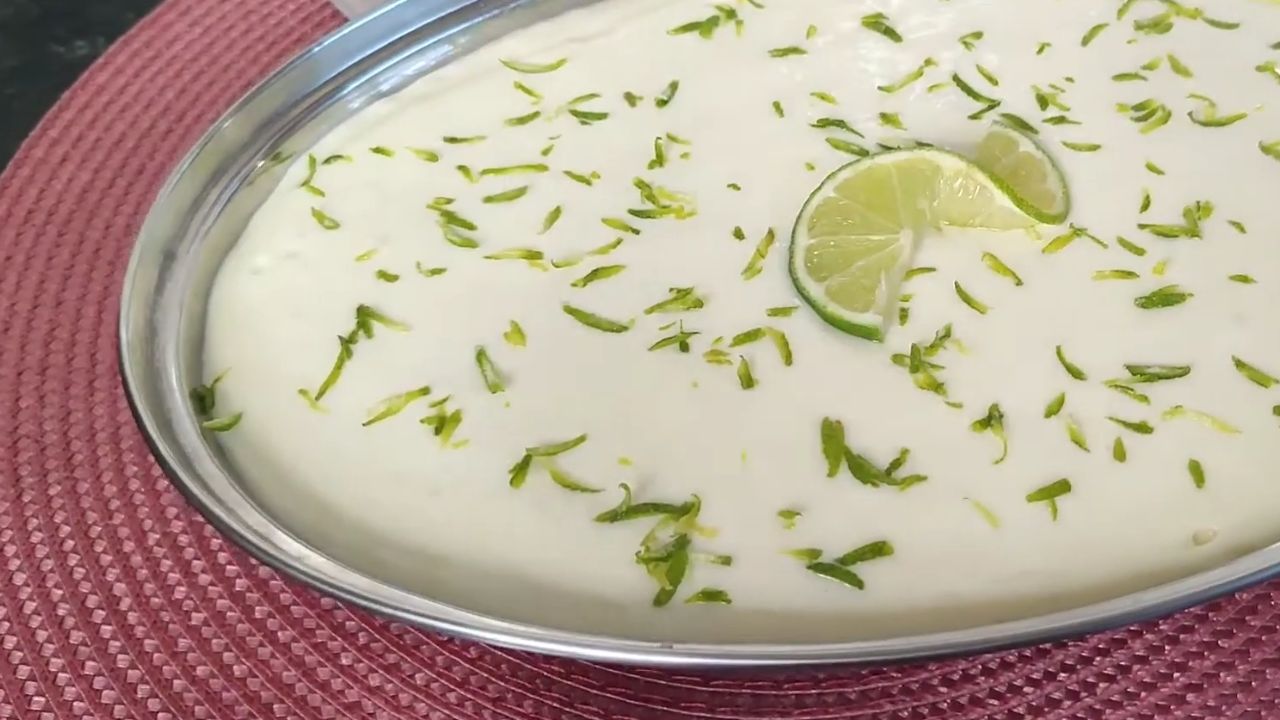 Receita de mousse de limão com iogurte que fica pronto para servir em pouco mais de 1 hora